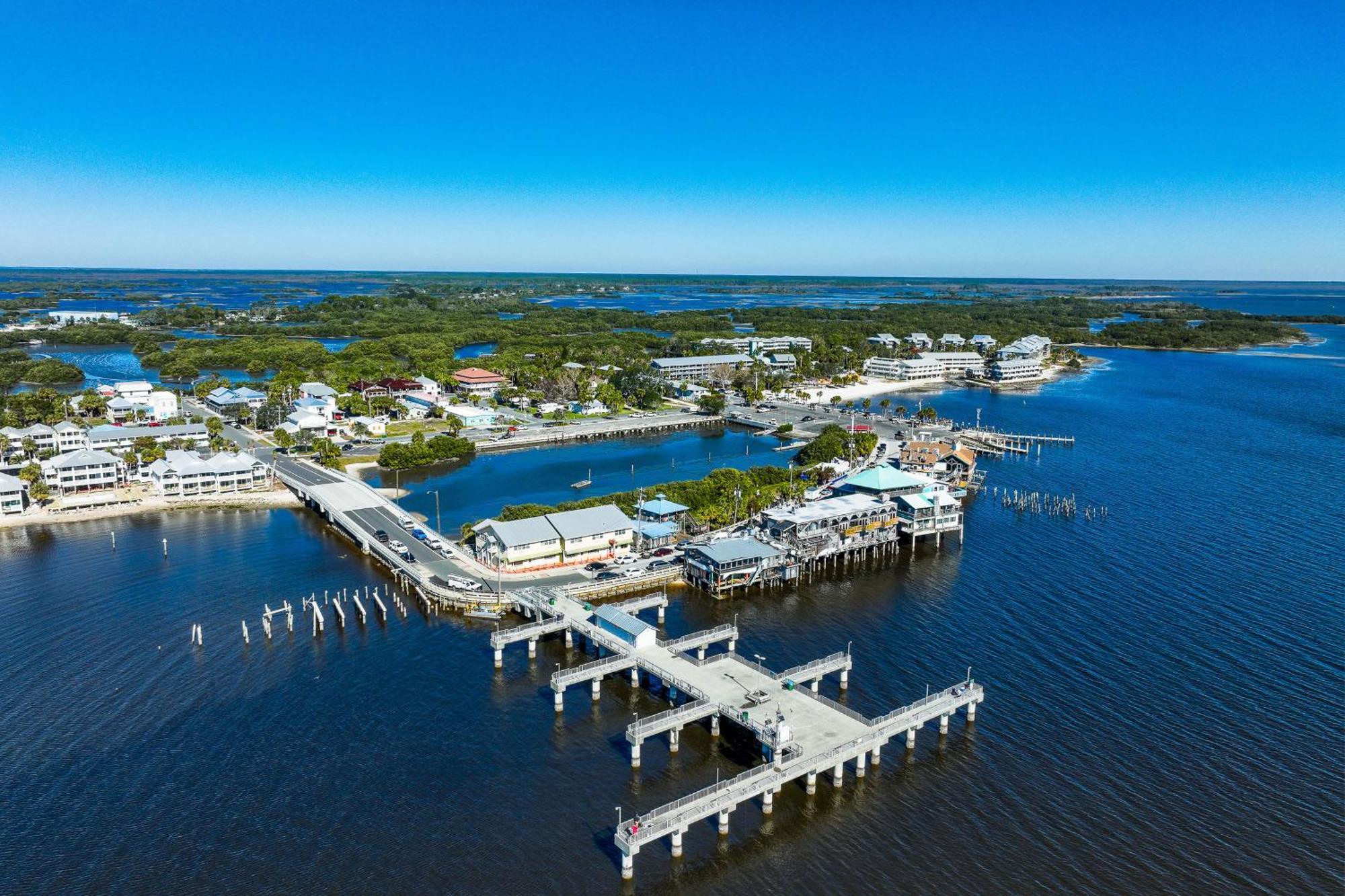 Beachfront Cedar Key Retreat With Pool Access! Exterior foto