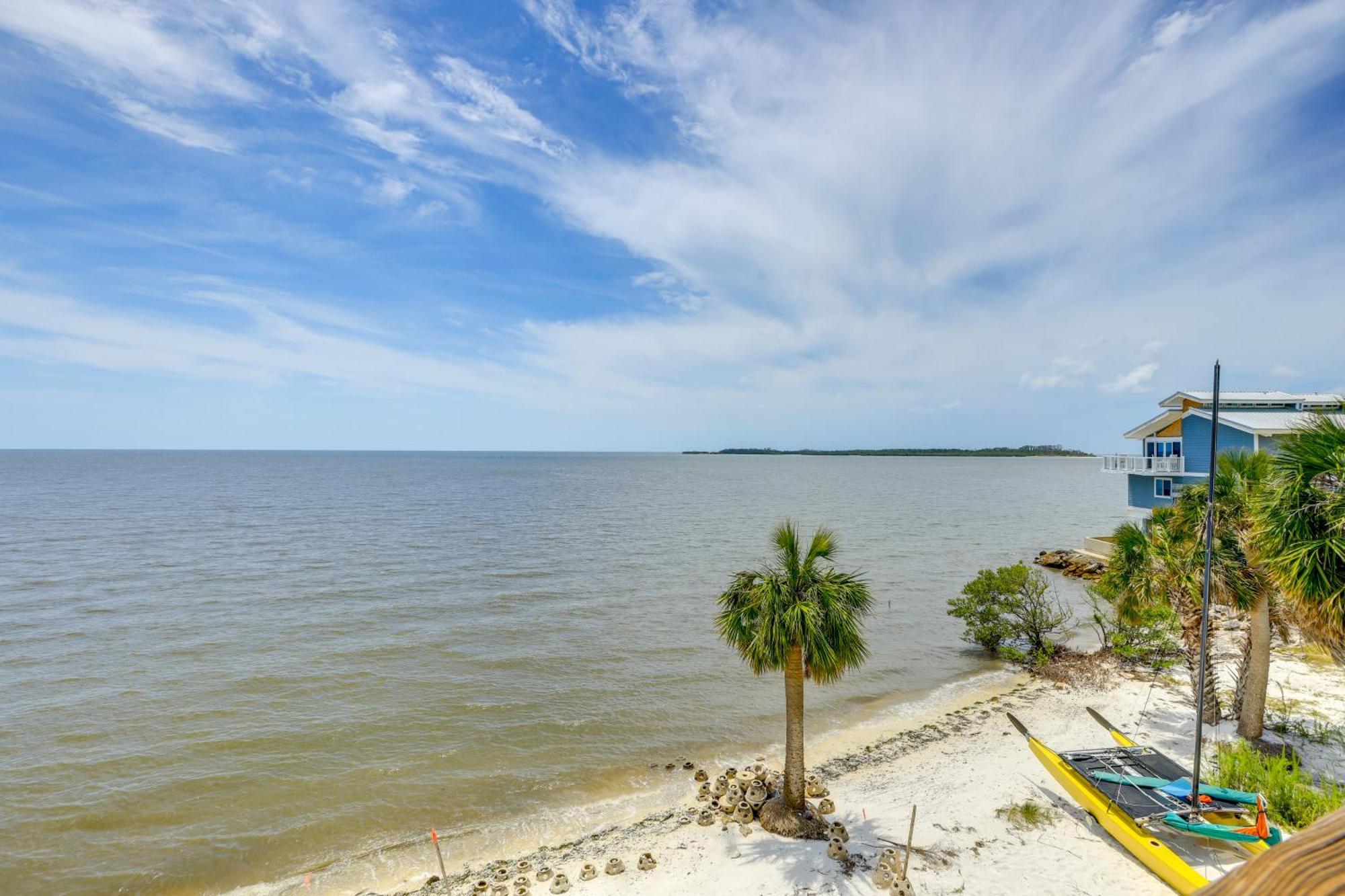 Beachfront Cedar Key Retreat With Pool Access! Exterior foto